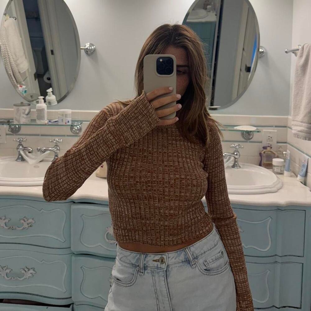 Monrow light sweater top size